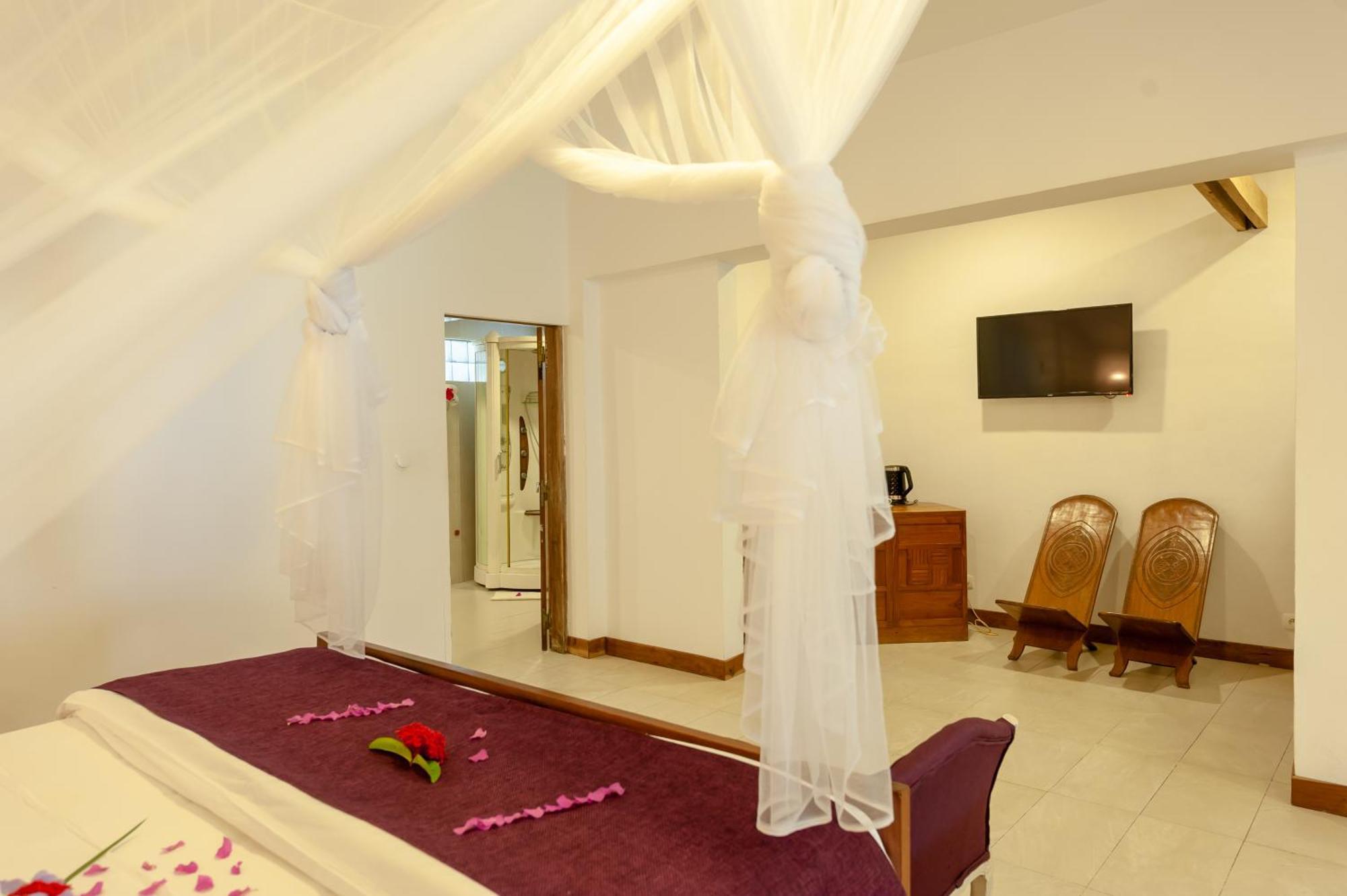 Nosy Be Hotel & Spa Ambondrona  Buitenkant foto